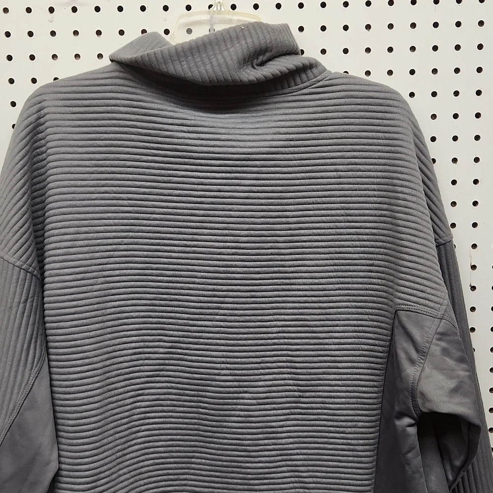 Tahari sport women's size 1x shirt - Picture 6 of 6